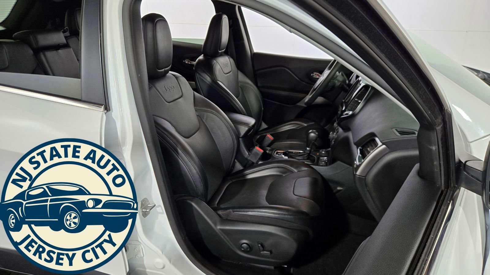 Used 2022 Jeep Cherokee Limited image 37