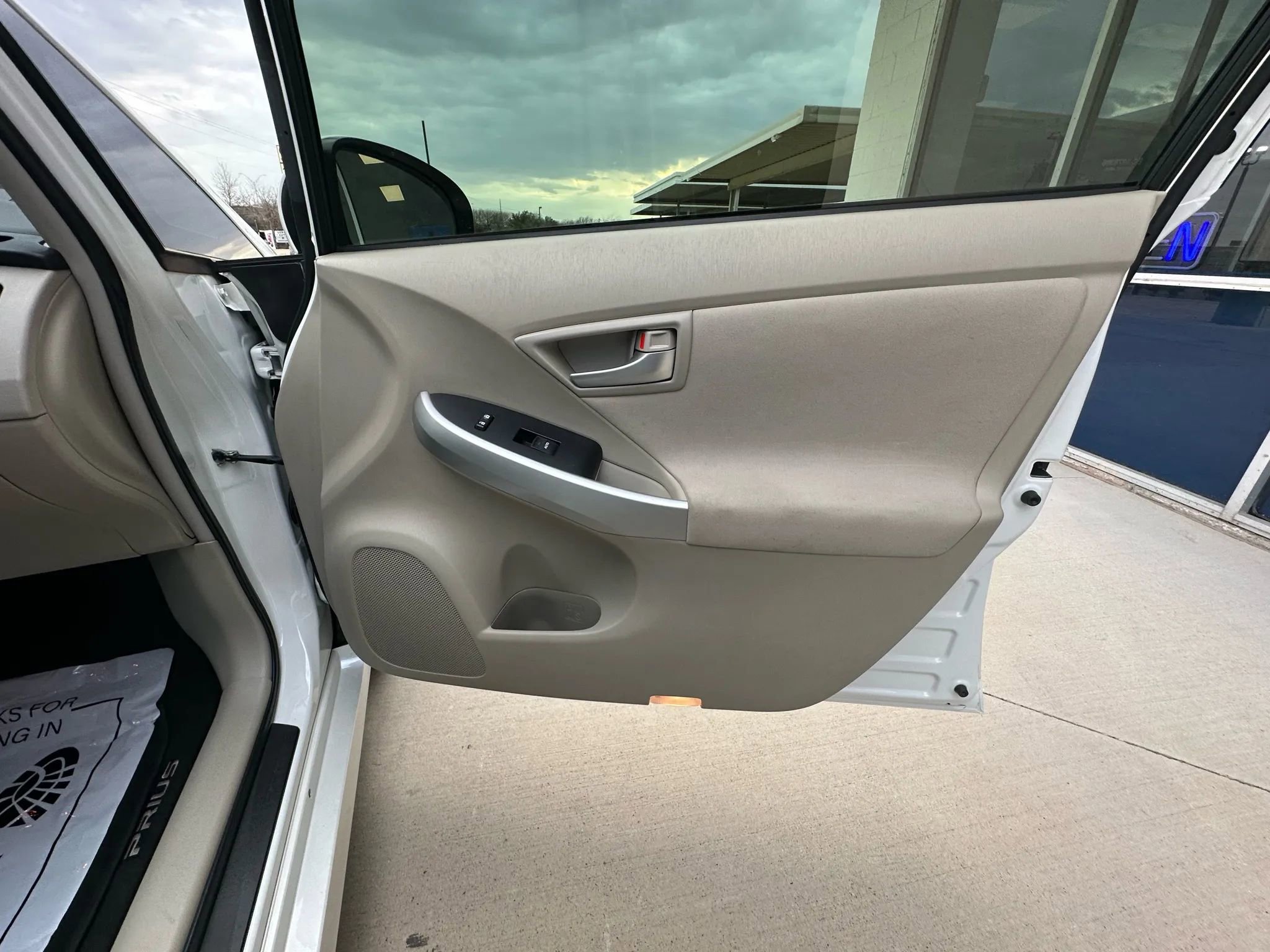 Used 2014 Toyota Prius Three image 30