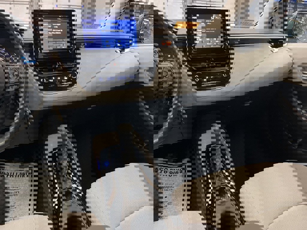 Used 2020 Toyota Corolla LE image 21