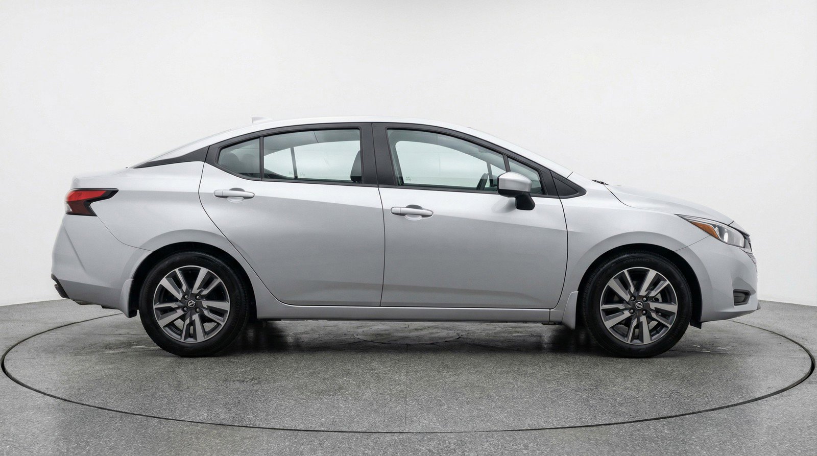 Used 2025 Nissan Versa SV FWD image 11