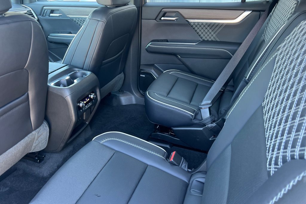 New 2026 GMC Acadia Denali w/ Super Cruise Package image 9