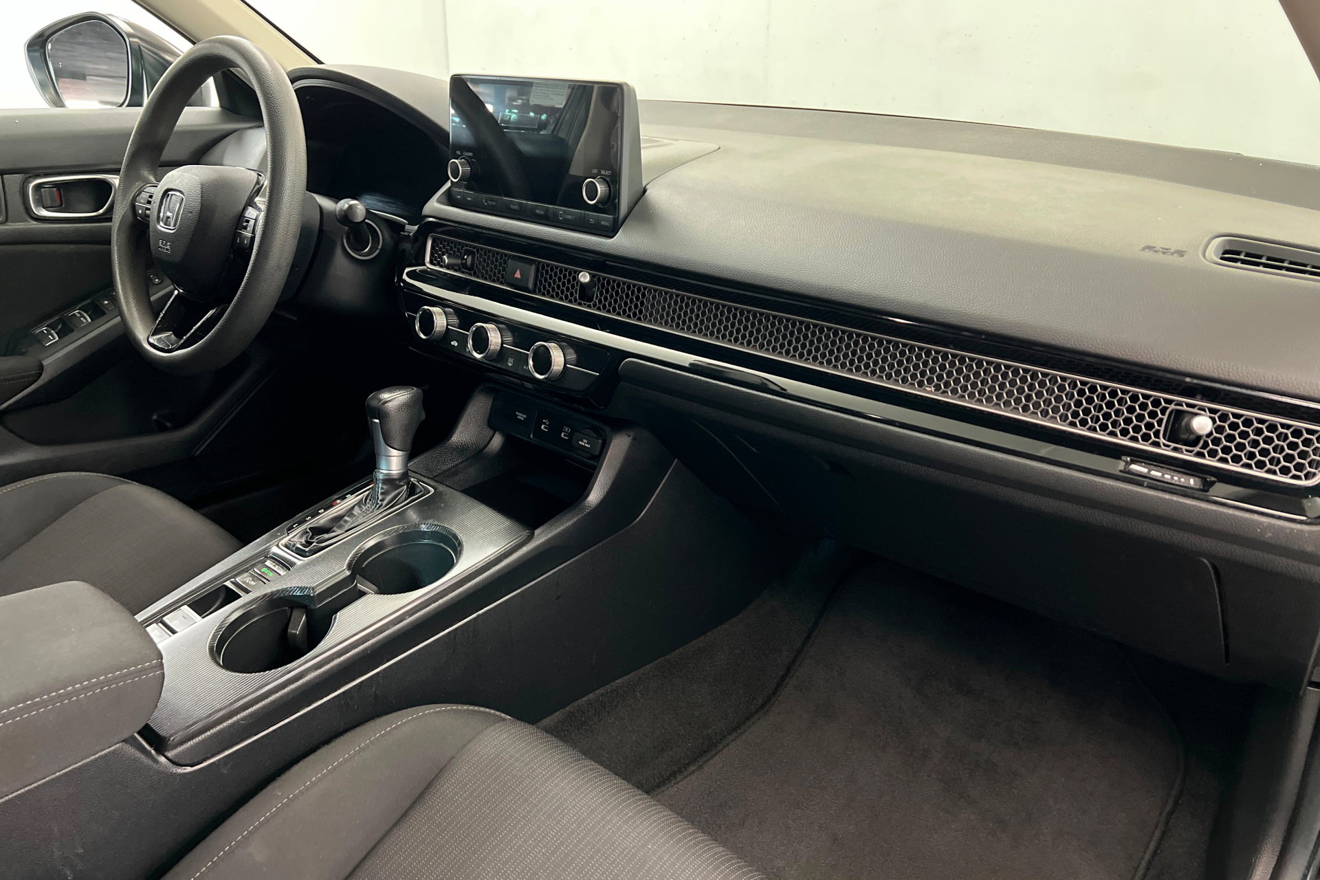 Used 2025 Honda Civic LX image 24