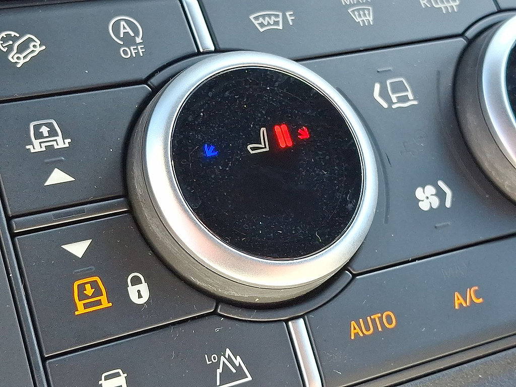 Used 2025 Land Rover Defender 110 X-Dynamic SE AWD/4WD image 25