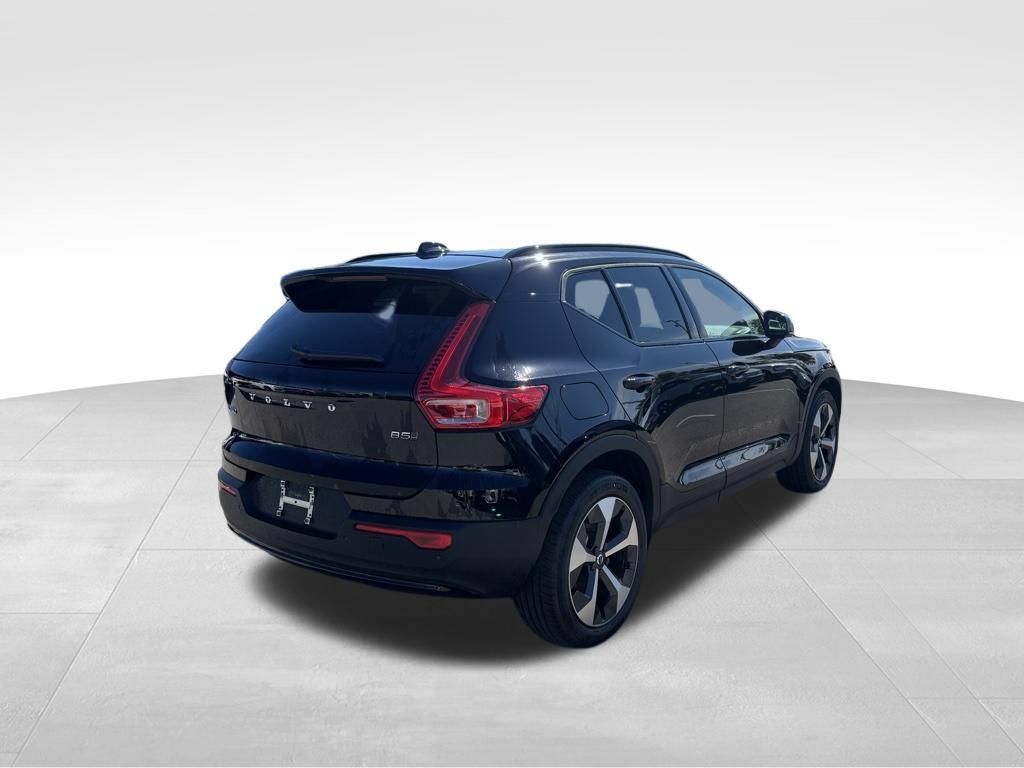 New 2026 Volvo XC40 B5 Core w/ Climate Package AWD/4WD image 6