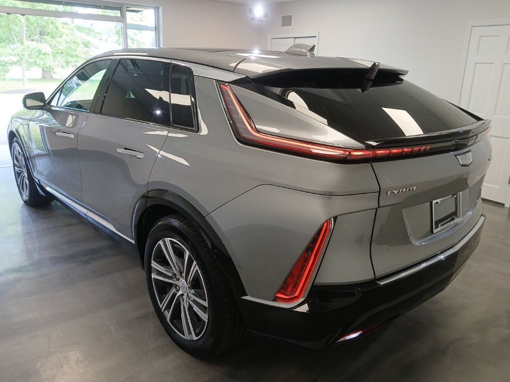 Used 2024 Cadillac Lyriq Luxury AWD/4WD image 3