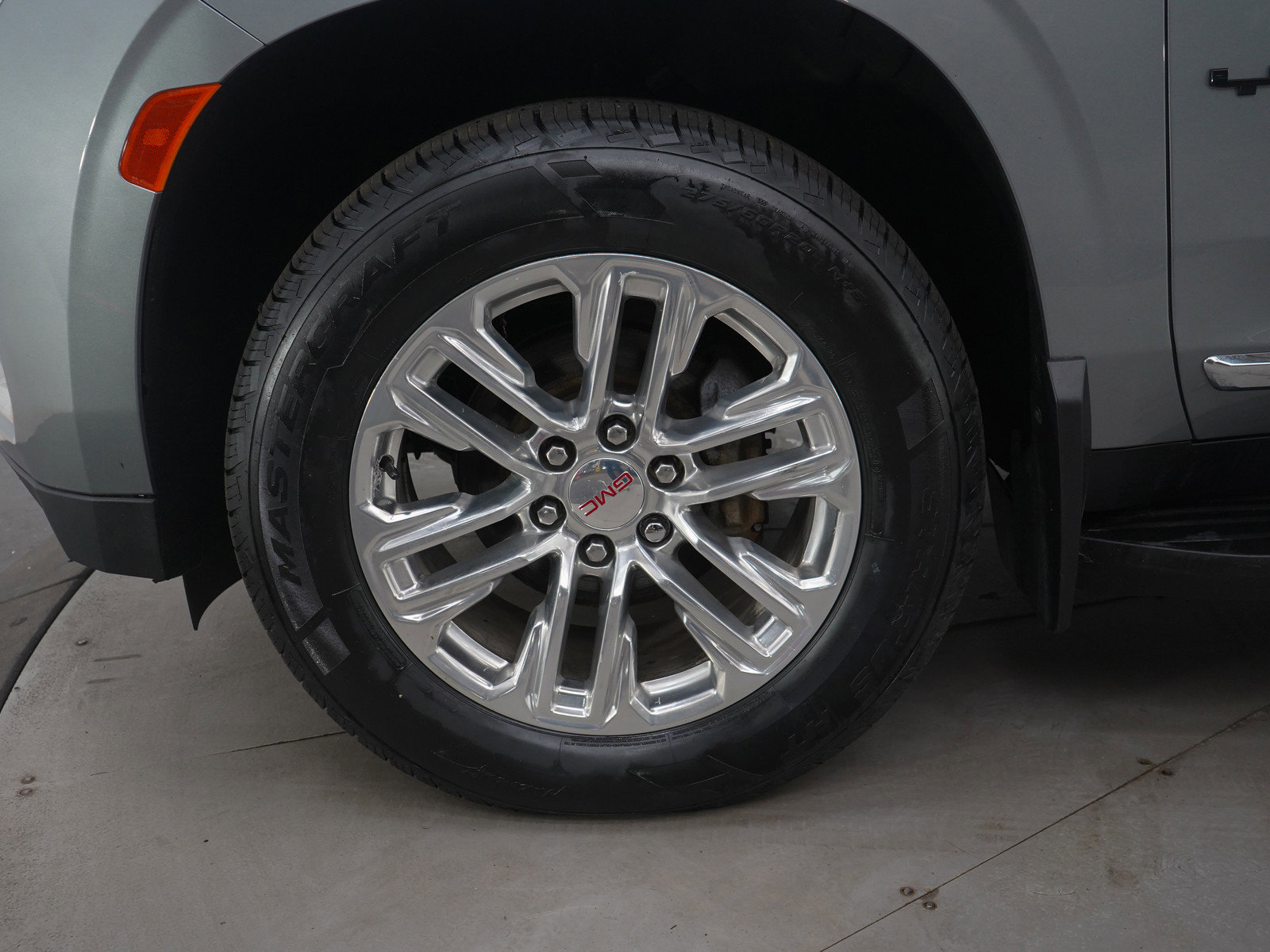 Used 2023 GMC Yukon XL SLT w/ SLT Premium Package image 26