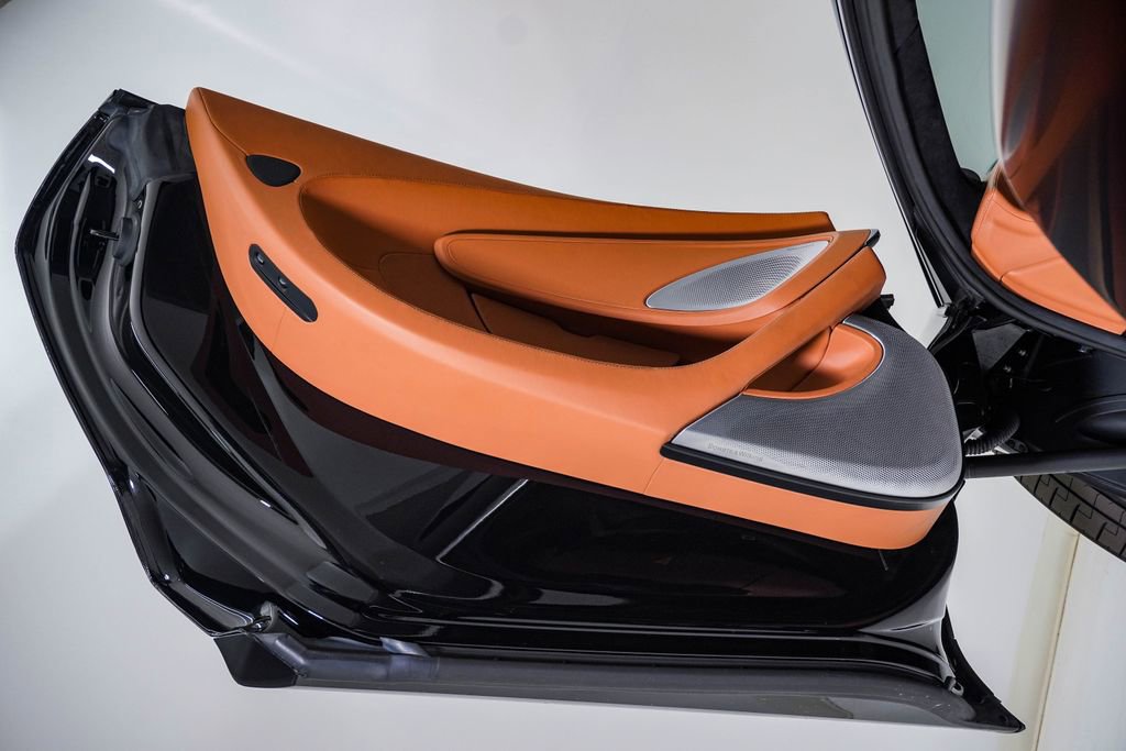 Used 2023 McLaren GT RWD image 32