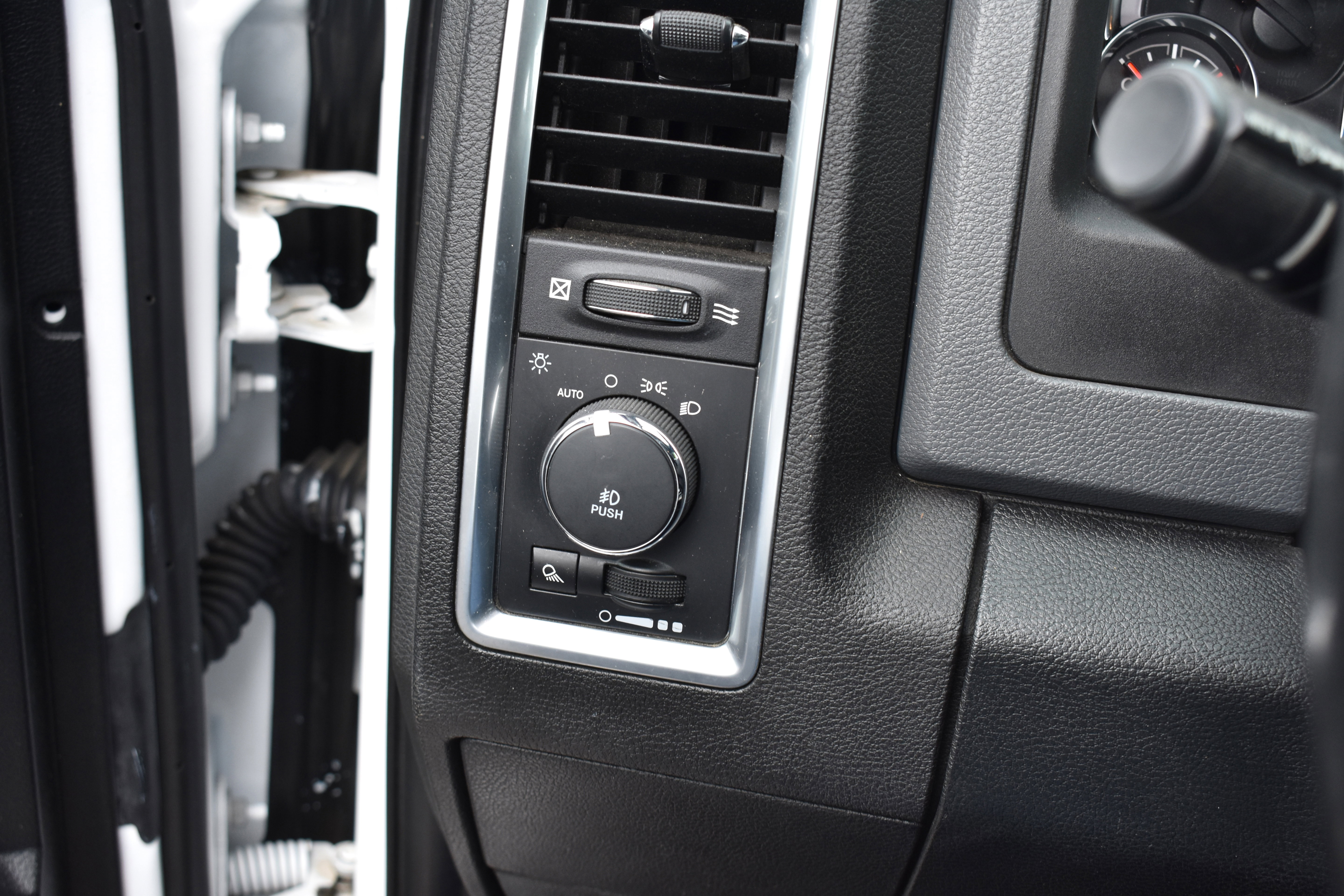 Used 2018 RAM 1500 Big Horn image 16