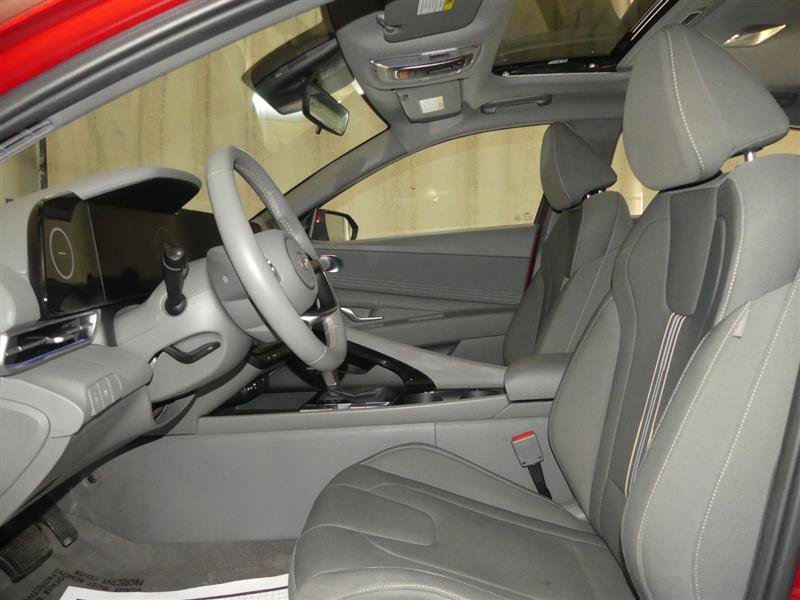 Used 2025 Hyundai Elantra SEL FWD image 23