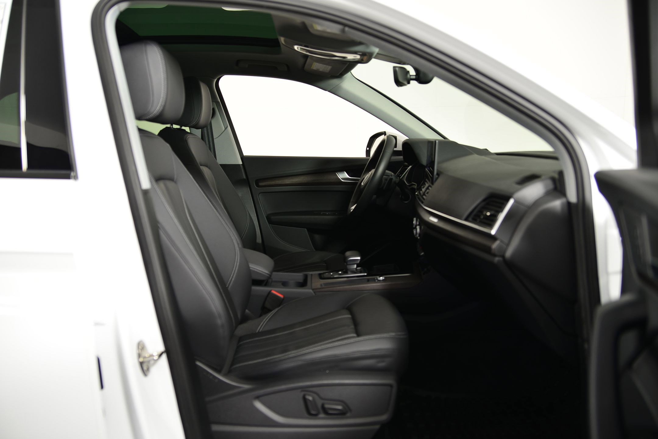 Certified 2025 Audi Q5 2.0T Premium w/ Convenience Plus Package image 20