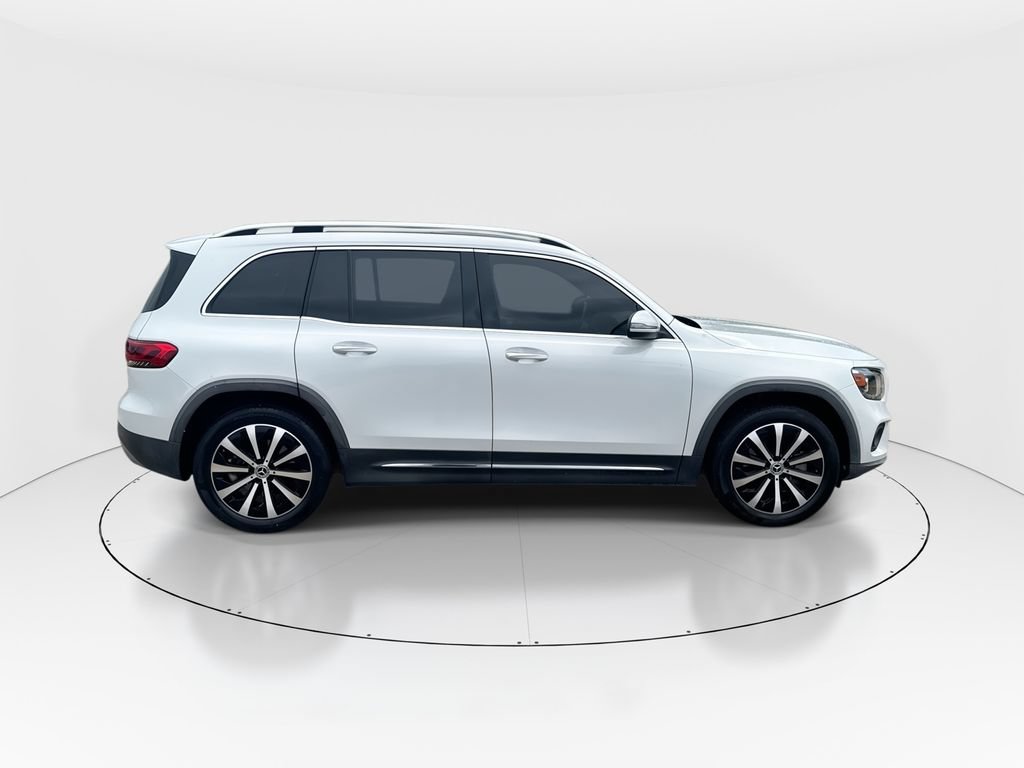 Used 2023 Mercedes-Benz GLB 250 w/ Premium Package image 9