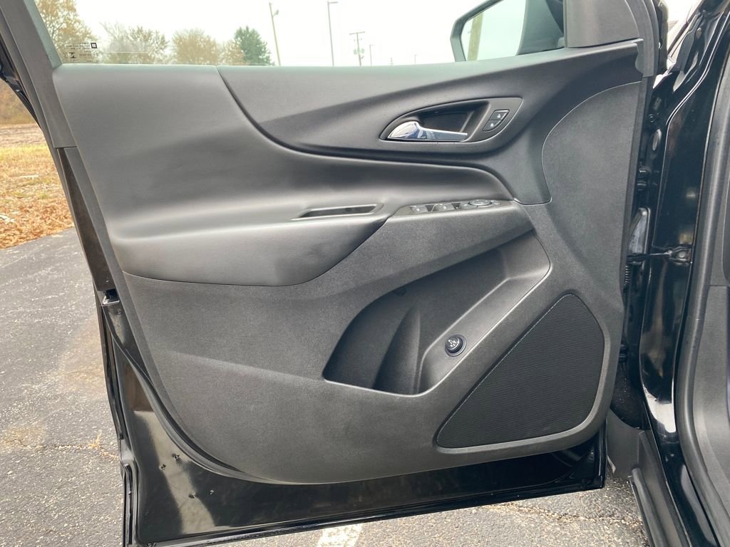 Used 2023 Chevrolet Equinox LT w/ Driver Convenience Package image 19