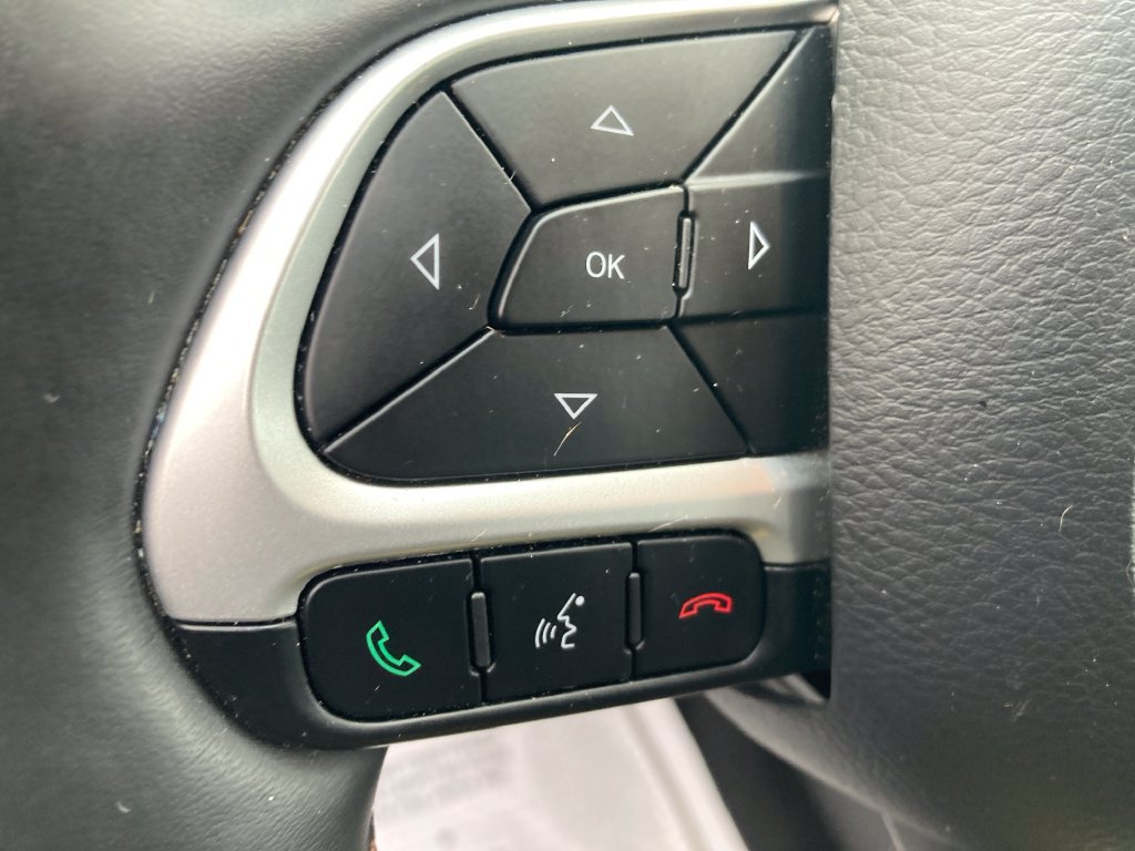 Used 2019 Jeep Compass Latitude w/ Cold Weather Group AWD/4WD image 38