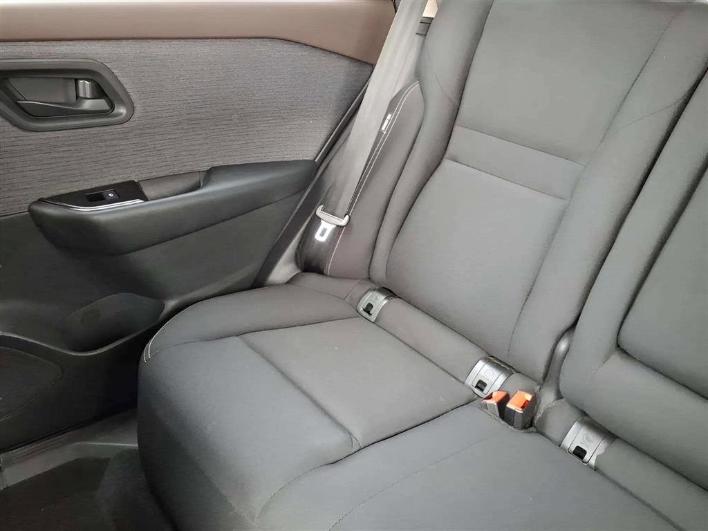 Used 2023 Nissan Rogue S image 16