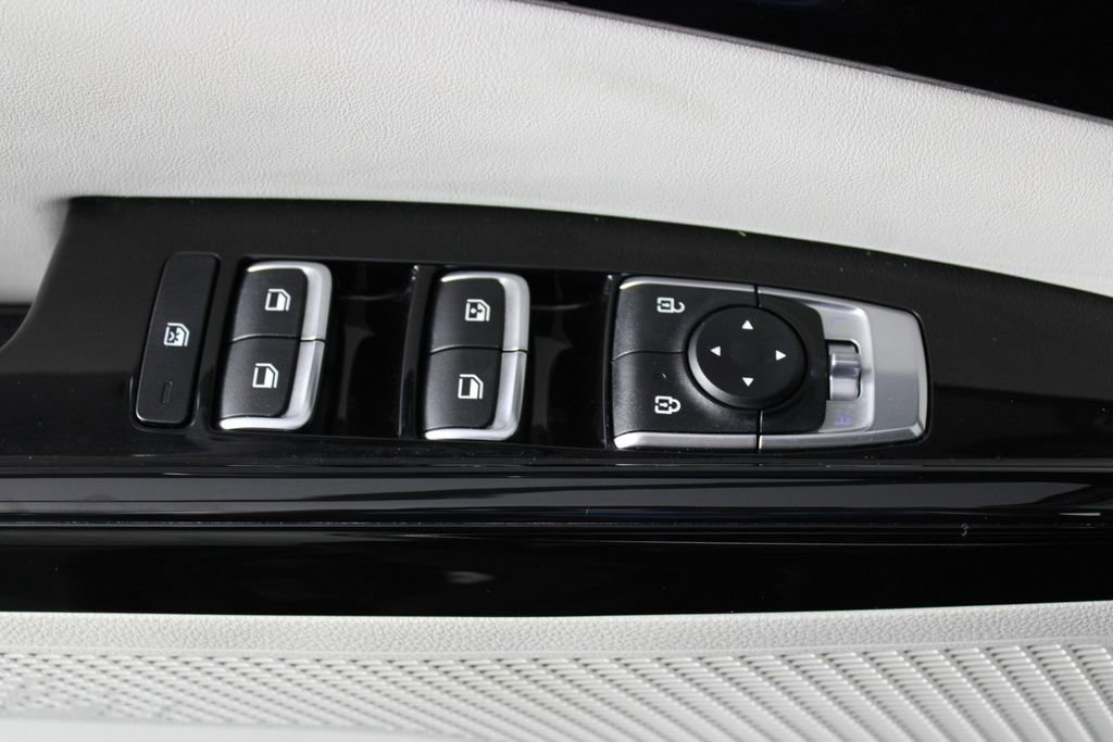 Used 2024 Kia Carnival EX image 24