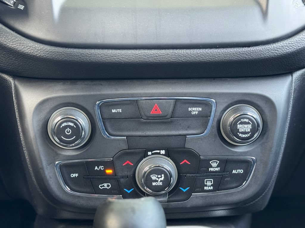 Used 2020 Jeep Compass Latitude AWD/4WD image 23