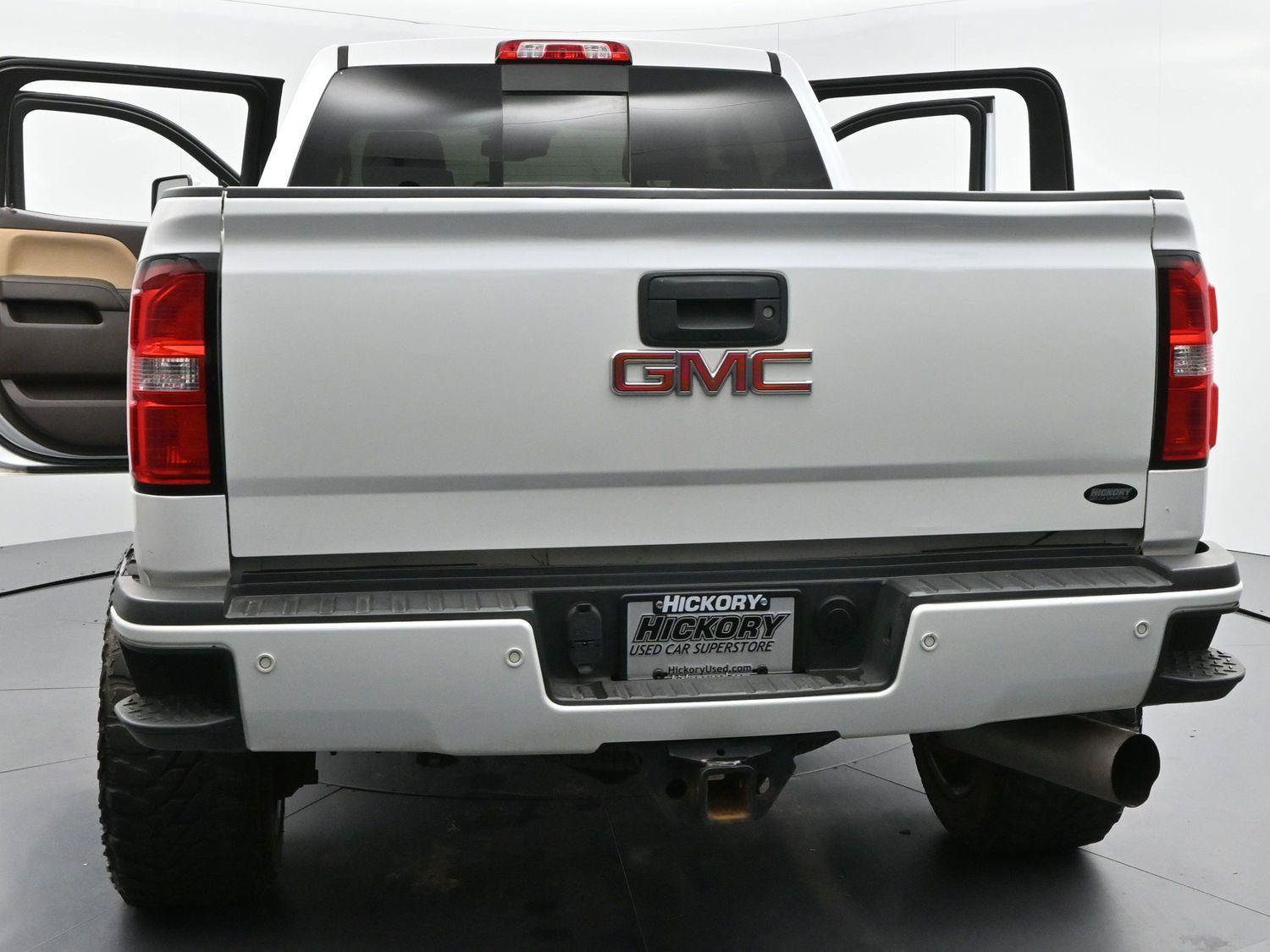 Used 2019 GMC Sierra 2500 Denali w/ Duramax Plus Package AWD/4WD image 42