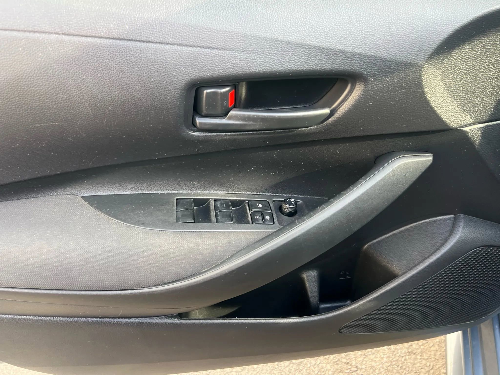 Used 2022 Toyota Corolla LE image 22