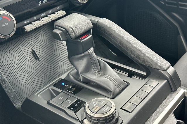Certified 2025 Toyota Tacoma TRD Off-Road AWD/4WD image 25
