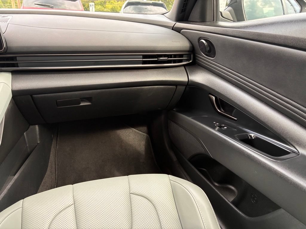 Used 2025 Hyundai Elantra Limited w/ Cargo Package FWD image 40