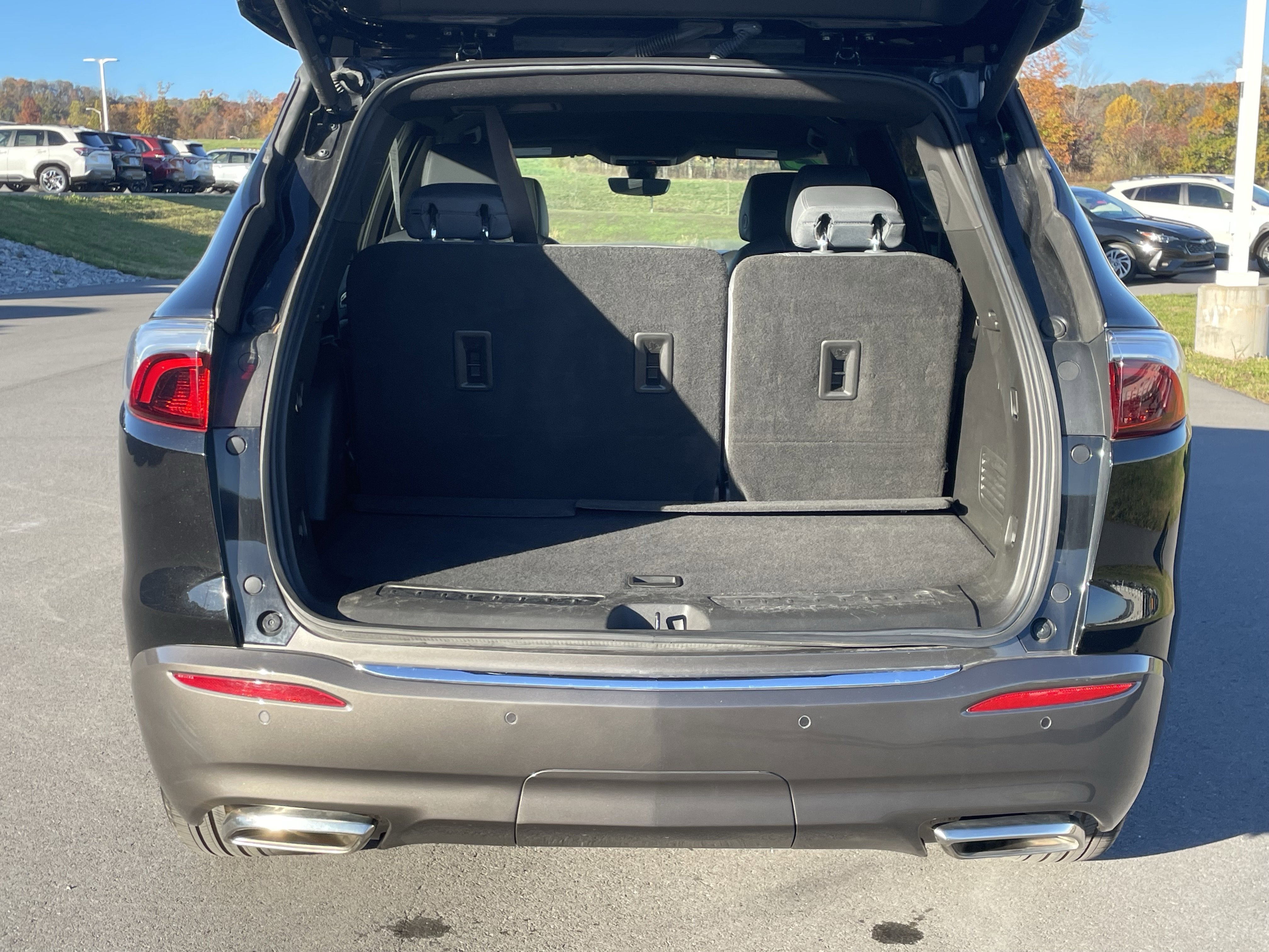 Used 2023 Buick Enclave Premium w/ LPO, Touring Package image 5