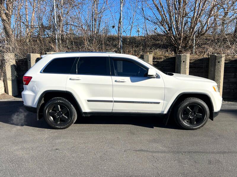 Used 2011 Jeep Grand Cherokee Laredo image 8