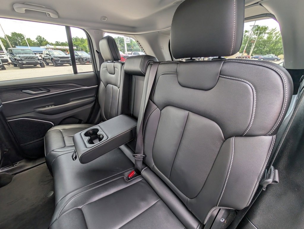 Used 2022 Jeep Grand Cherokee Limited image 18