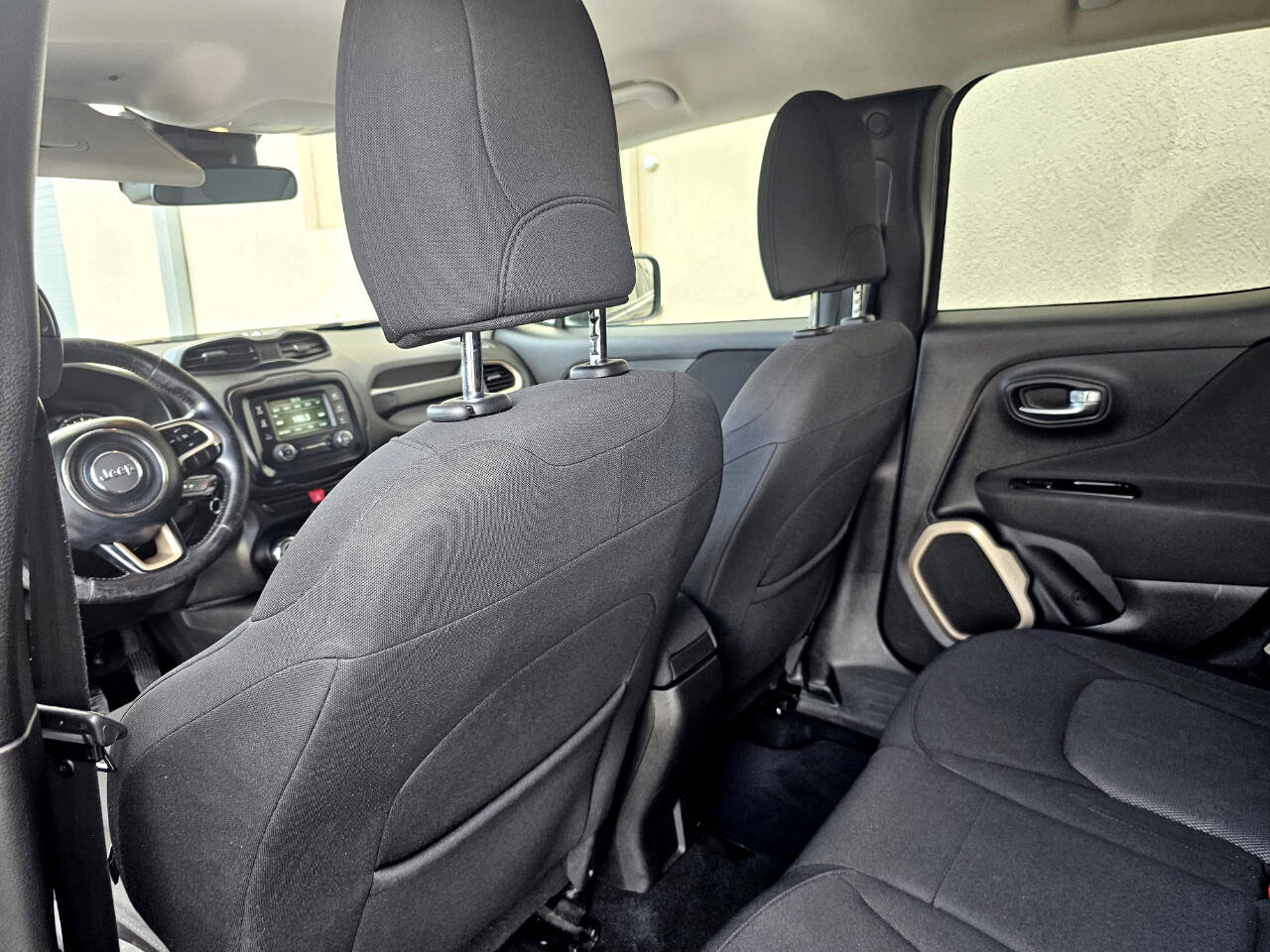Used 2015 Jeep Renegade Latitude image 27