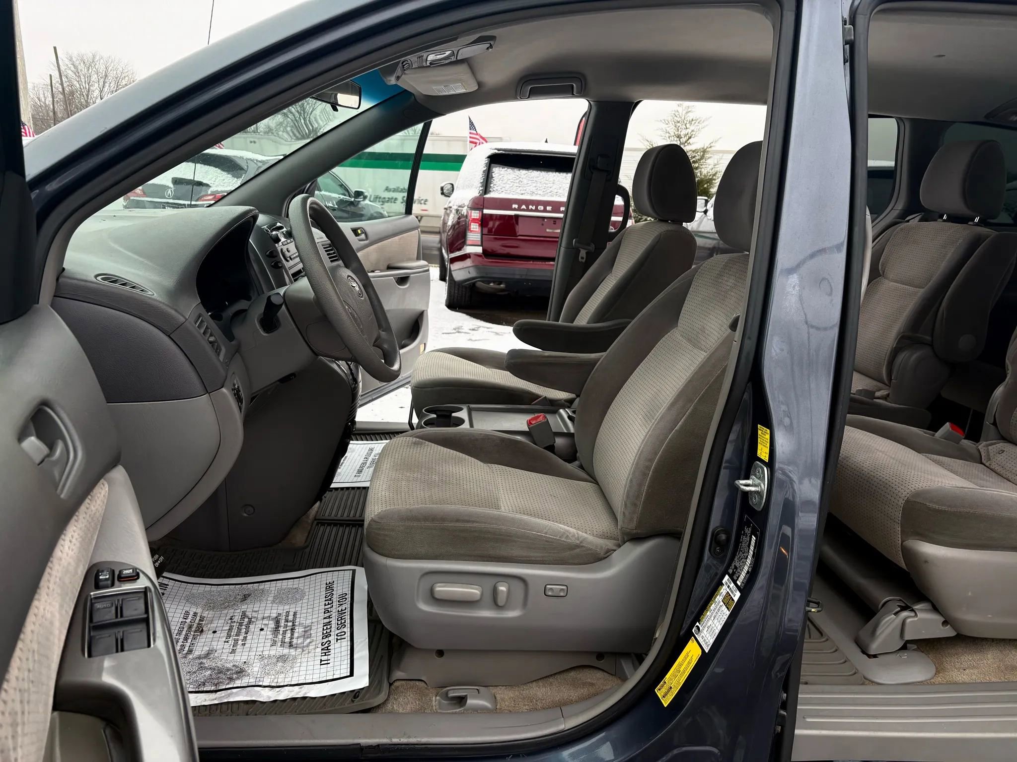 Used 2010 Toyota Sienna LE image 13