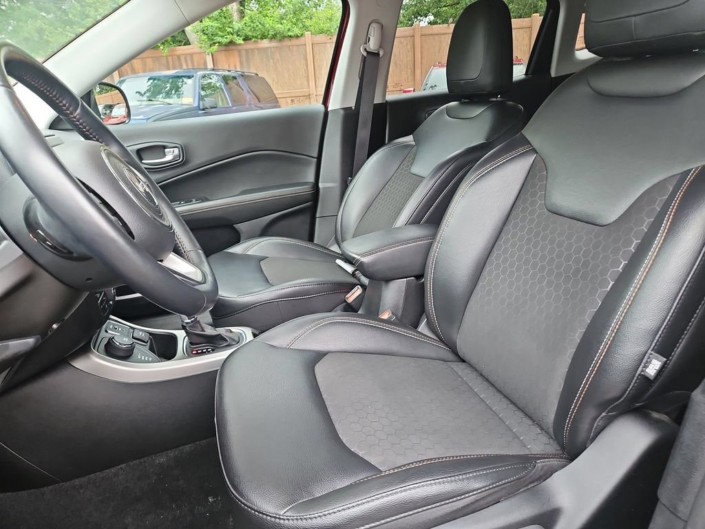 Used 2020 Jeep Compass Latitude w/ Cold Weather Group AWD/4WD image 19