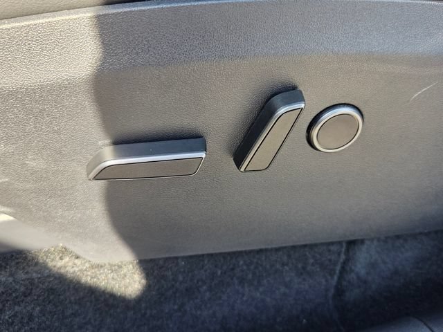 Used 2024 Tesla Model Y Long Range RWD image 19