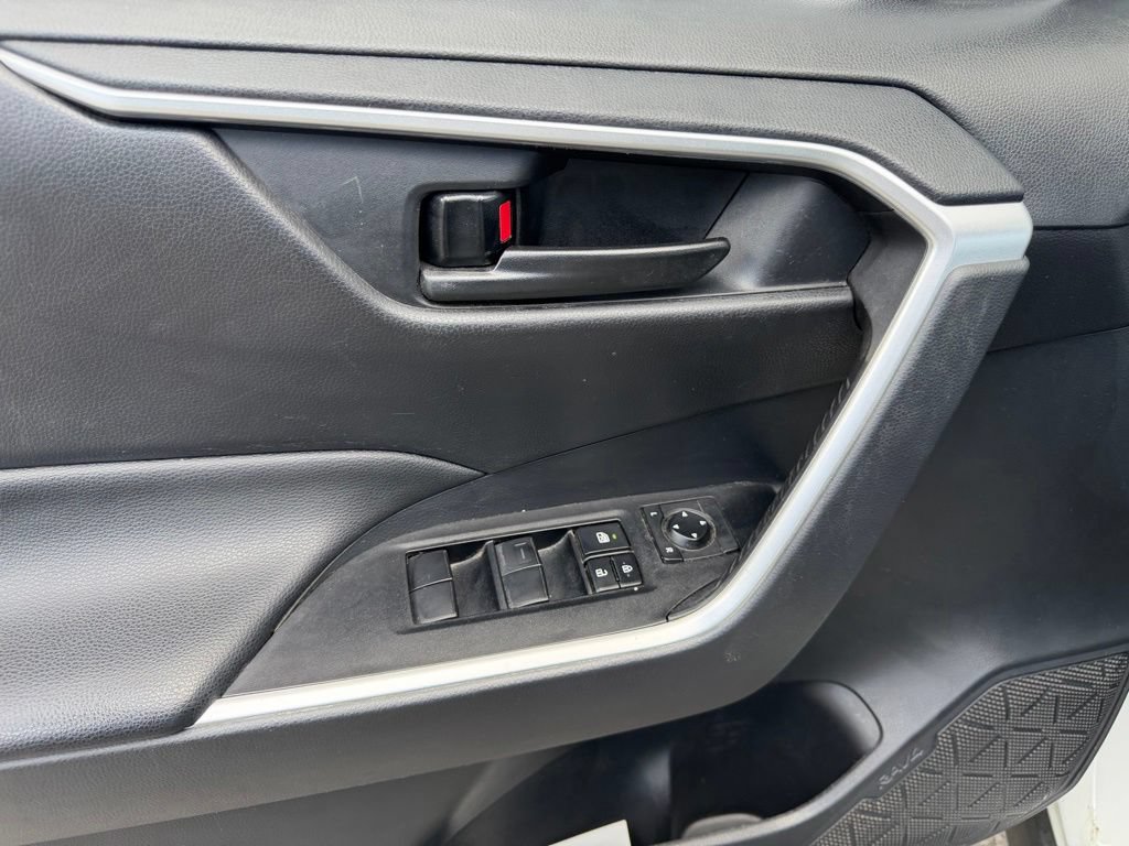 Used 2021 Toyota RAV4 LE FWD image 21