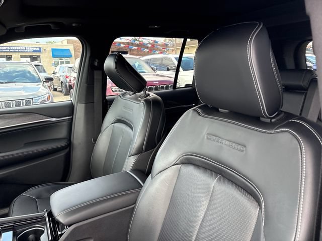 Used 2023 Jeep Grand Cherokee Overland AWD/4WD image 9
