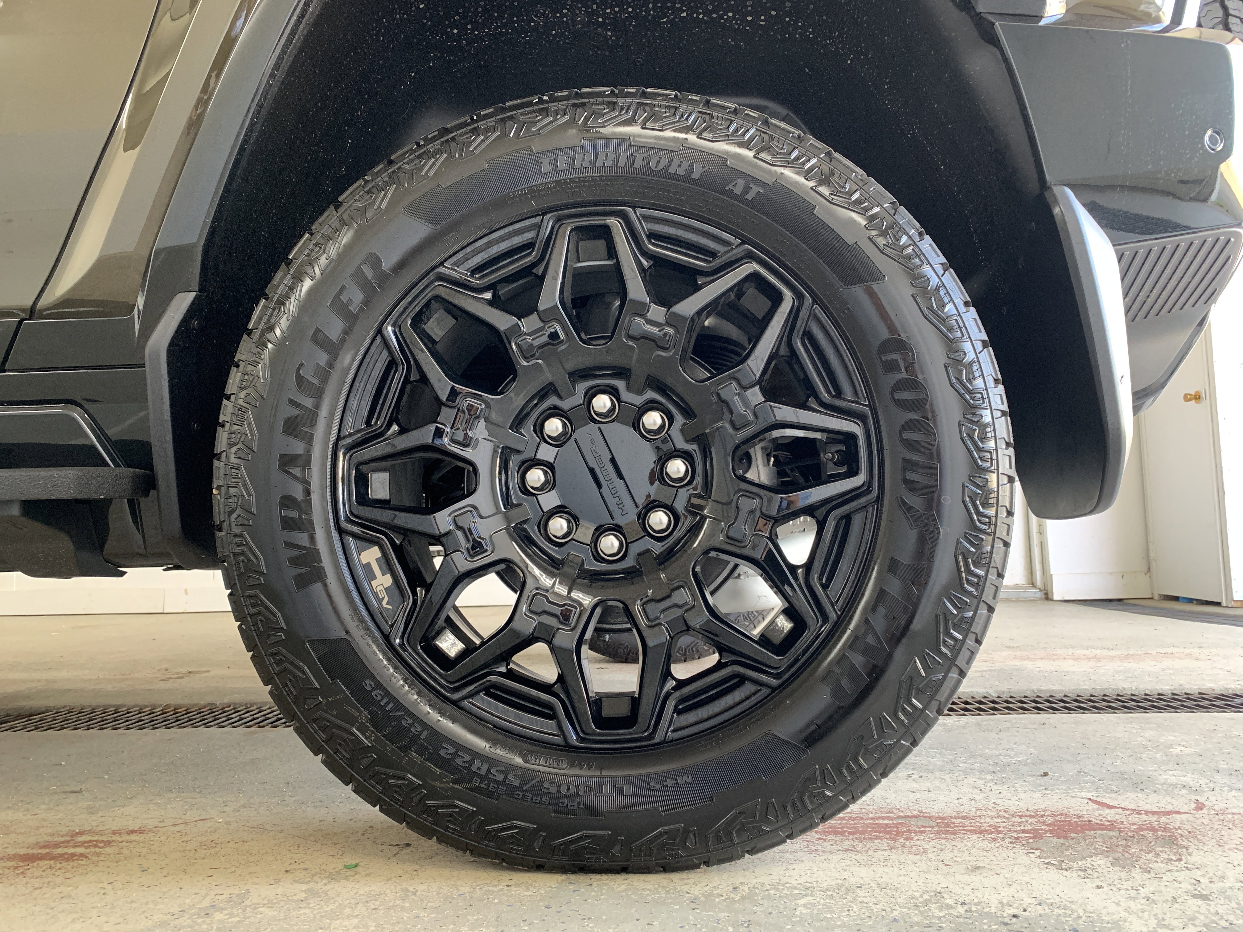 New 2025 GMC Hummer EV 2X image 7