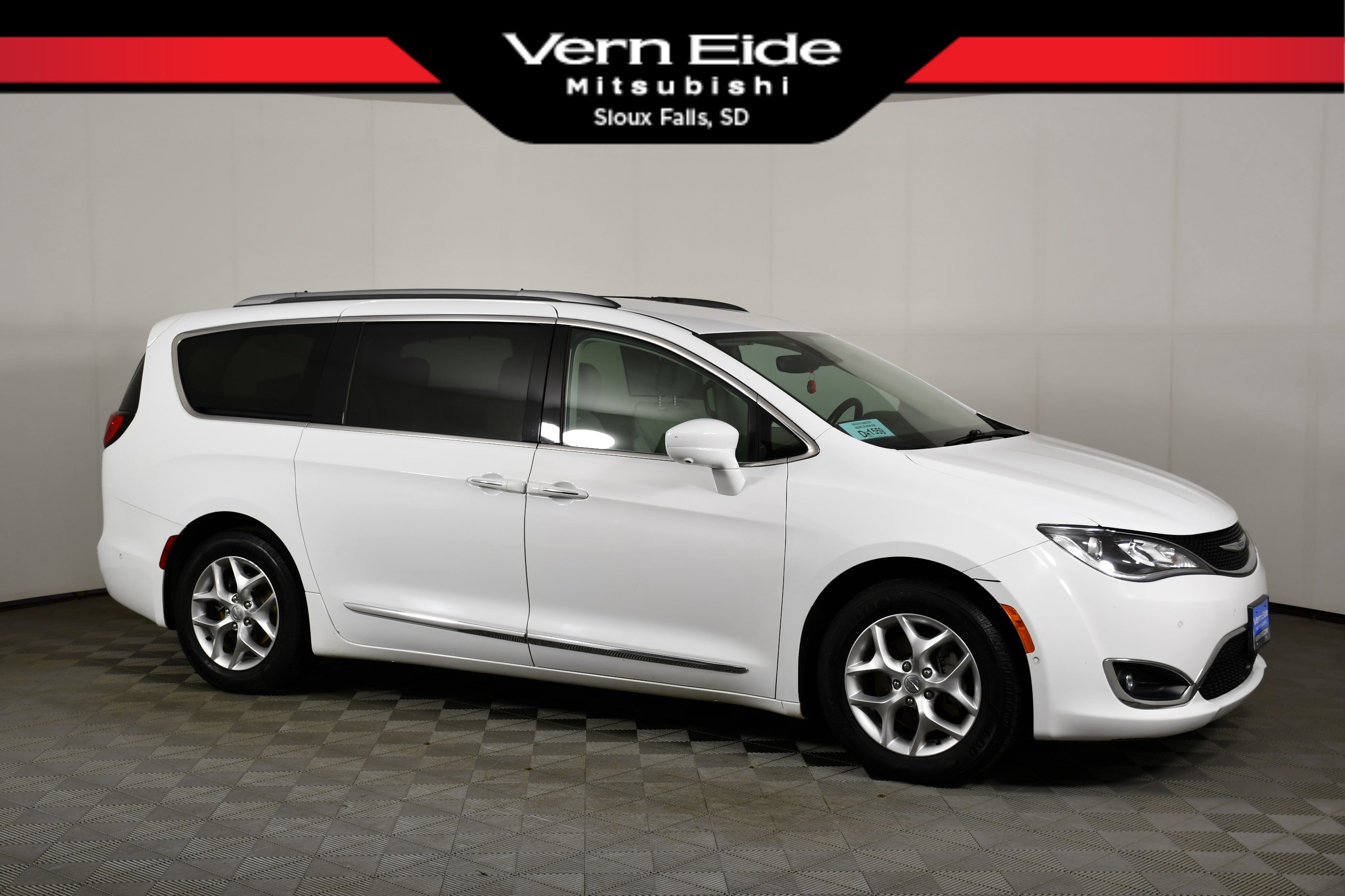 Used 2018 Chrysler Pacifica Touring-L w/ Advanced Safetytec Group
