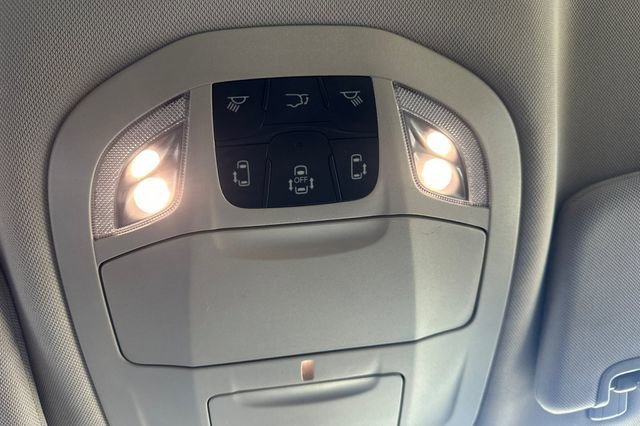 Used 2022 Chrysler Voyager LX image 37