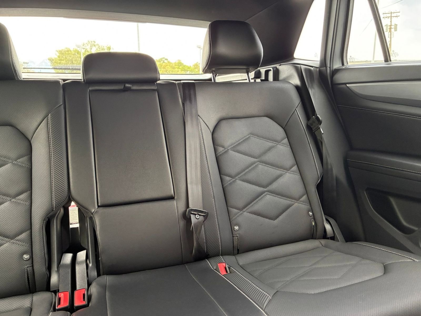 Used 2025 Volkswagen Atlas Cross Sport SE image 39