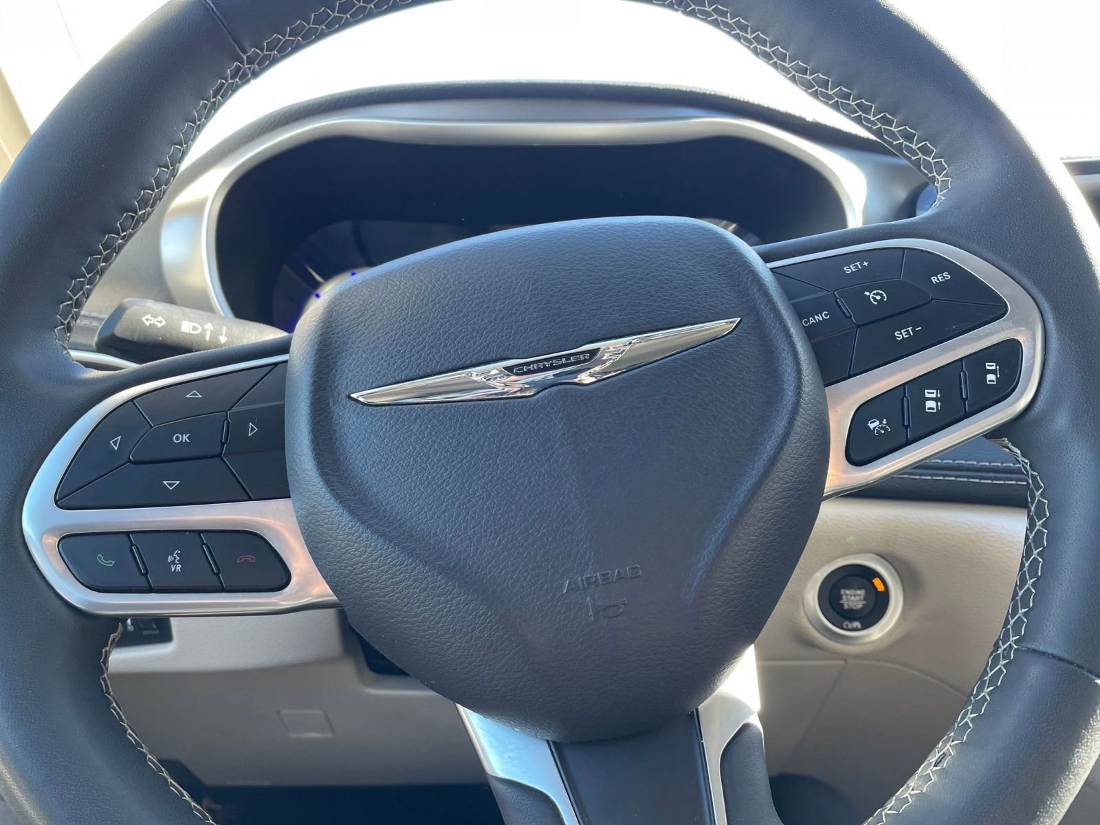 Used 2023 Chrysler Pacifica Touring-L image 29