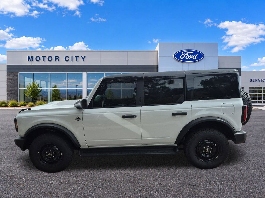 New 2026 Ford Bronco Outer Banks w/ Black Appearance Package AWD/4WD image 2
