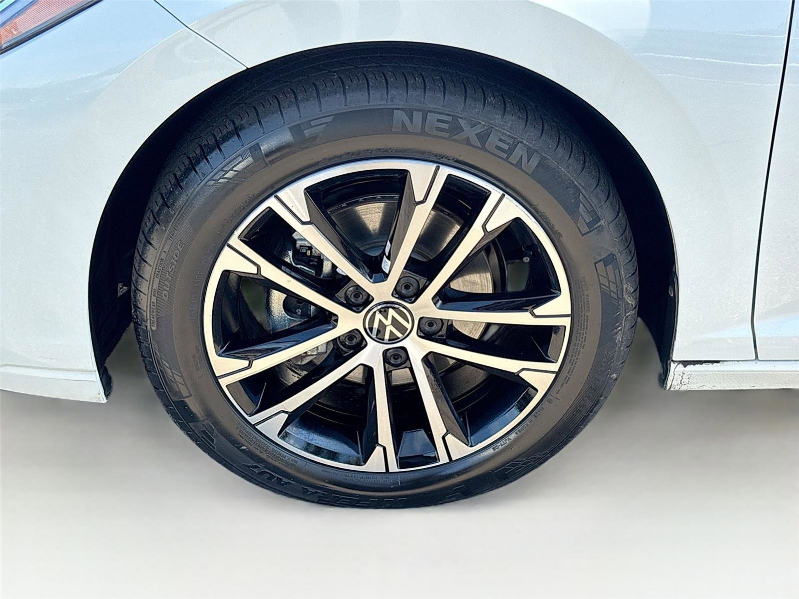 Used 2025 Volkswagen Jetta Sport FWD image 29