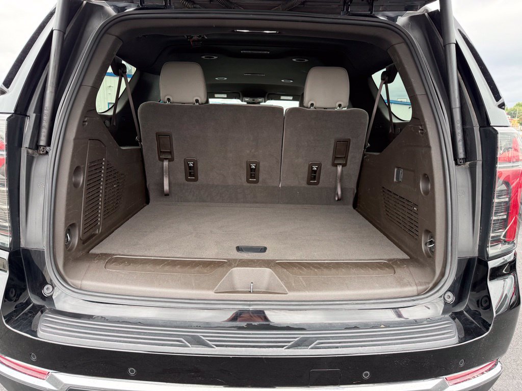 Used 2025 Chevrolet Suburban LT AWD/4WD image 17