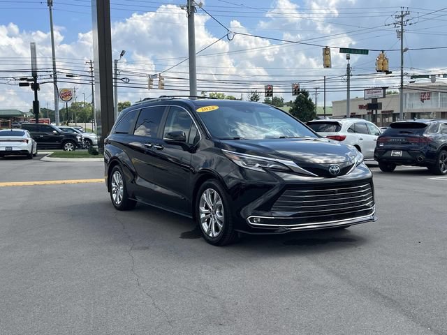 Used 2022 Toyota Sienna Platinum FWD image 3