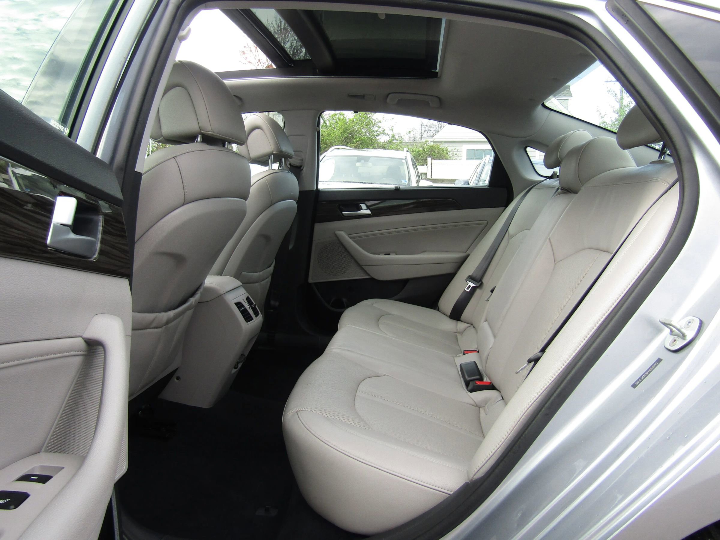Used 2015 Hyundai Sonata Limited w/ Option Group 06 FWD image 15