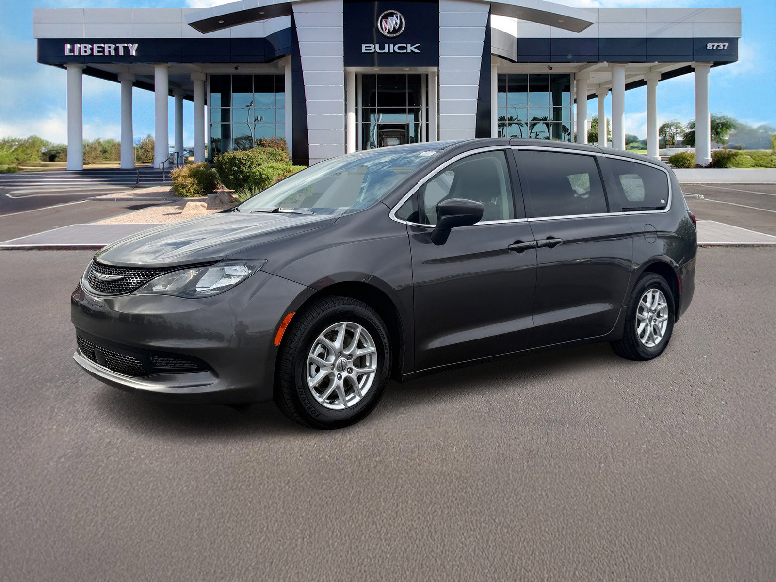 Used 2022 Chrysler Voyager LX image 7