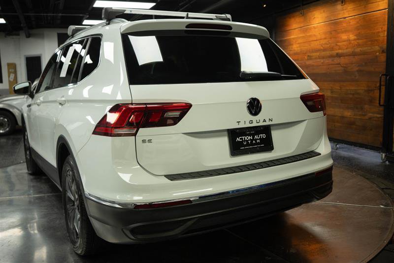 Used 2022 Volkswagen Tiguan SE w/ Panoramic Sunroof Package image 6