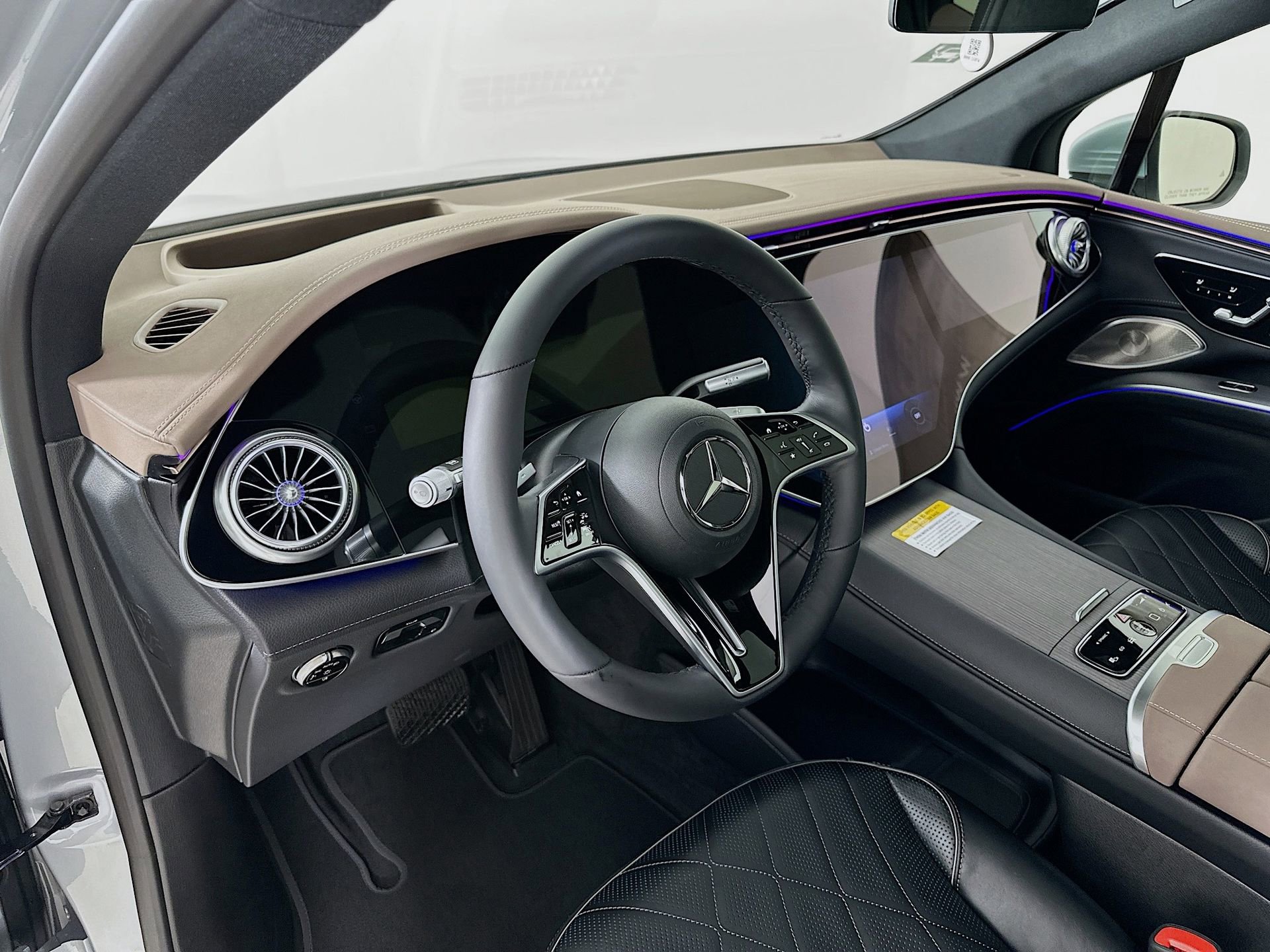 New 2026 Mercedes-Benz EQS 550 4MATIC SUV image 10