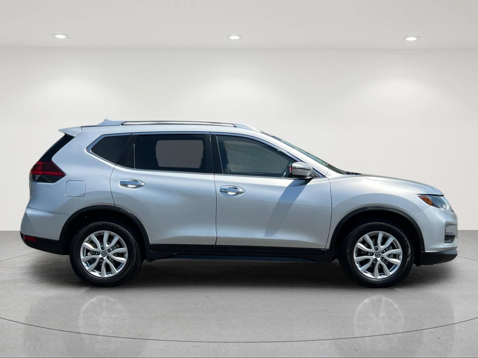 Used 2020 Nissan Rogue SV FWD image 6