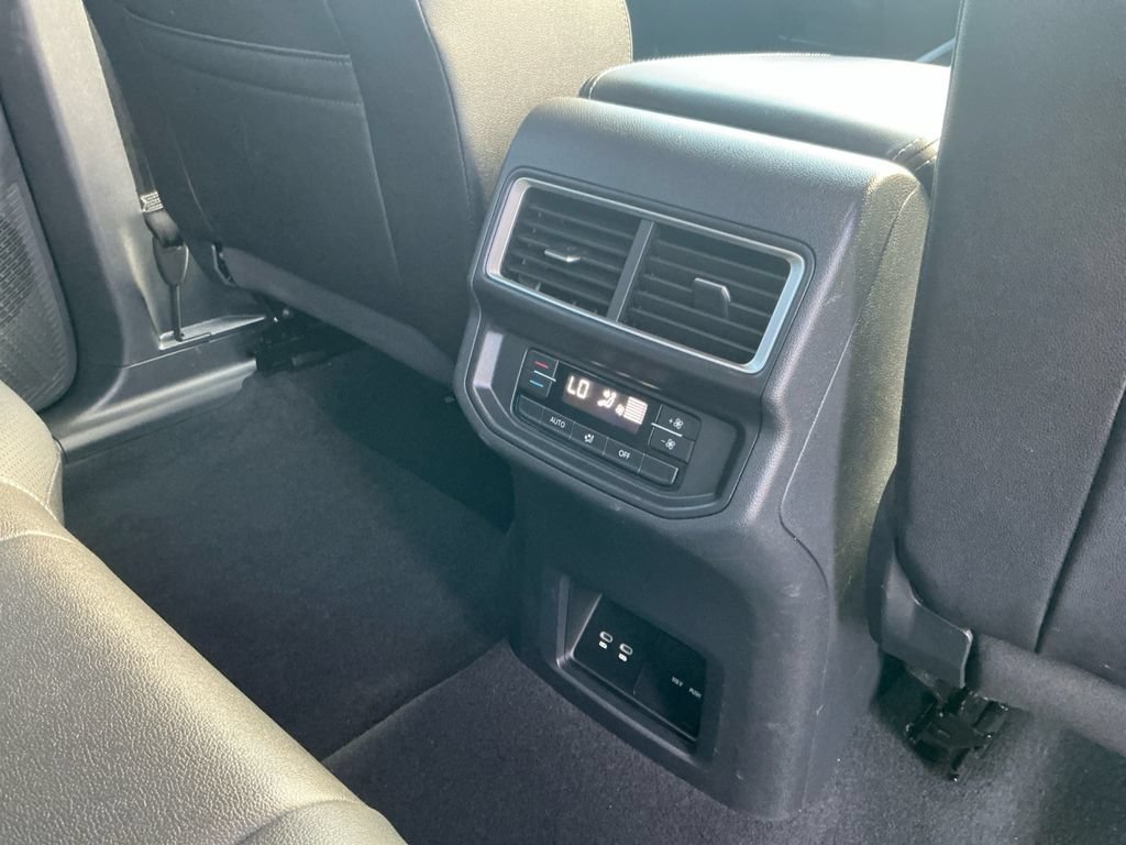 Used 2025 Volkswagen Atlas SE AWD/4WD image 21
