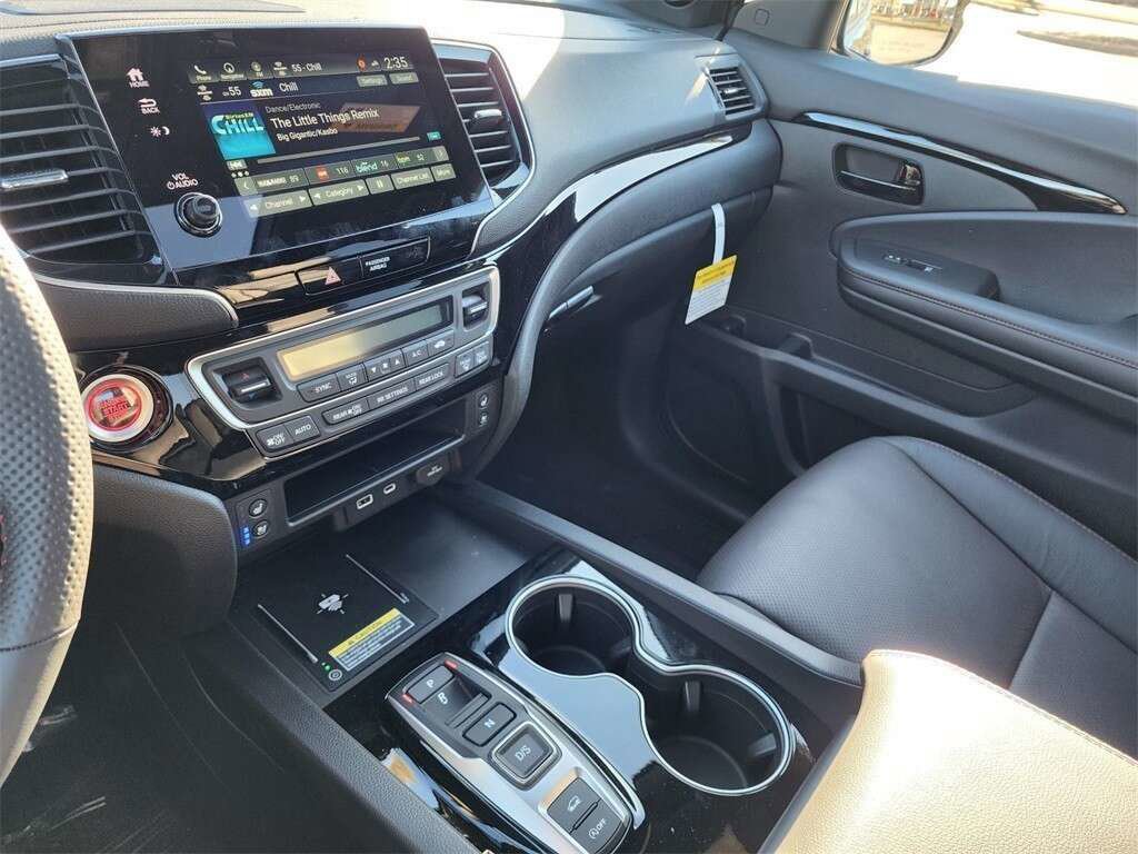 Used 2024 Honda Passport Black Edition image 29