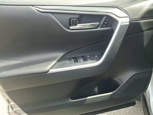Used 2019 Toyota RAV4 Limited FWD image 11